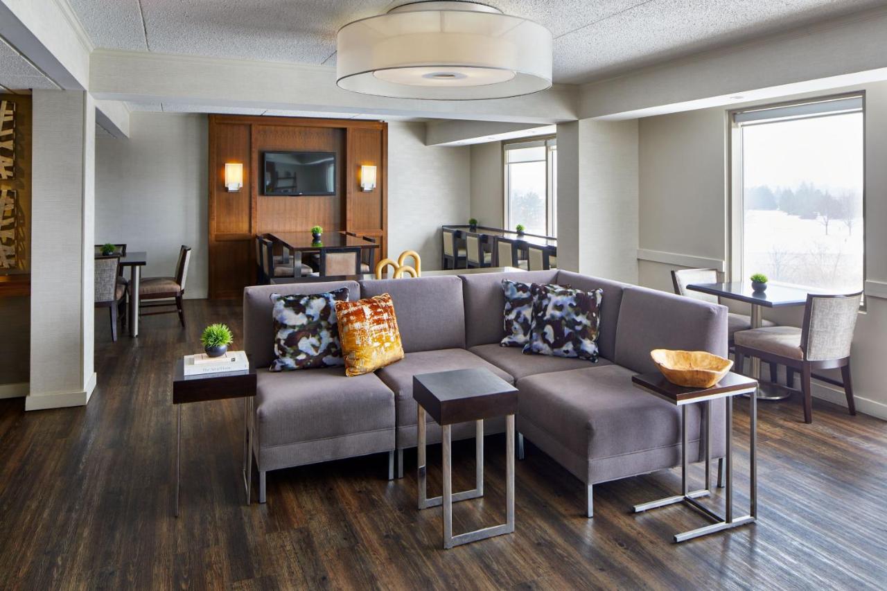 Double Room with Two Double Bed and Concierge Lounge Access - High Floor at Detroit Metro Airport Marriott