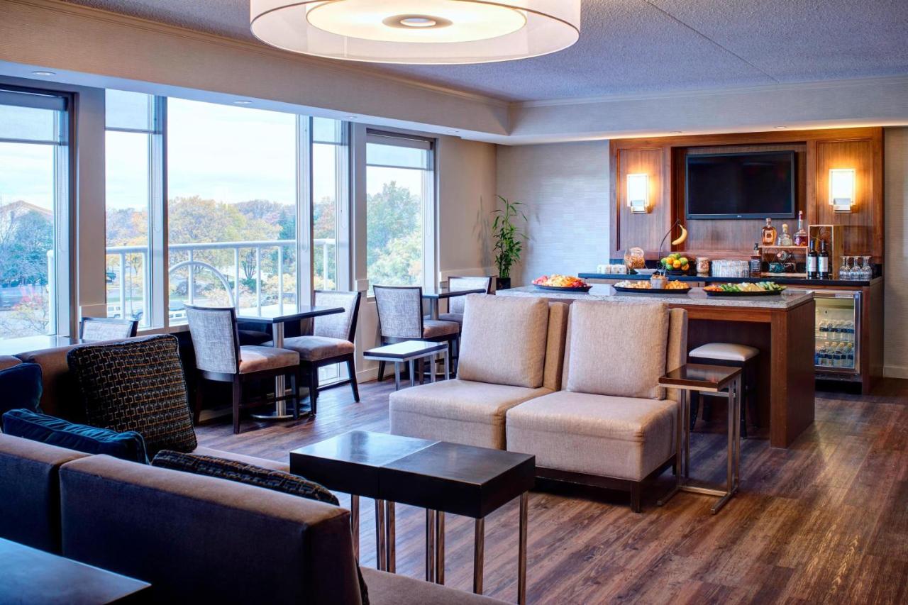 Double Room with Two Double Bed and Concierge Lounge Access - High Floor at Detroit Metro Airport Marriott