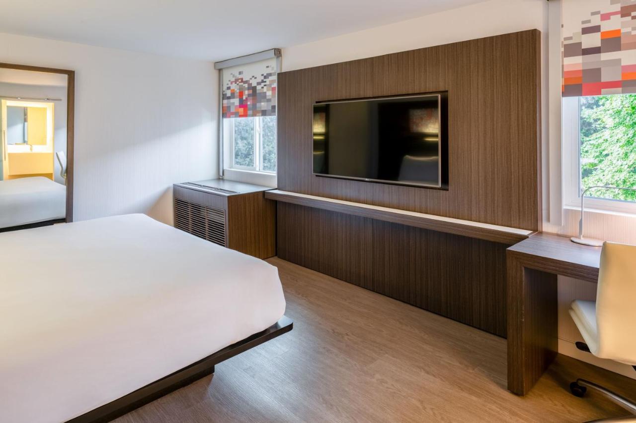 Breezy Guest Room, Guest room, 1 King at Aloft by Marriott Sunnyvale