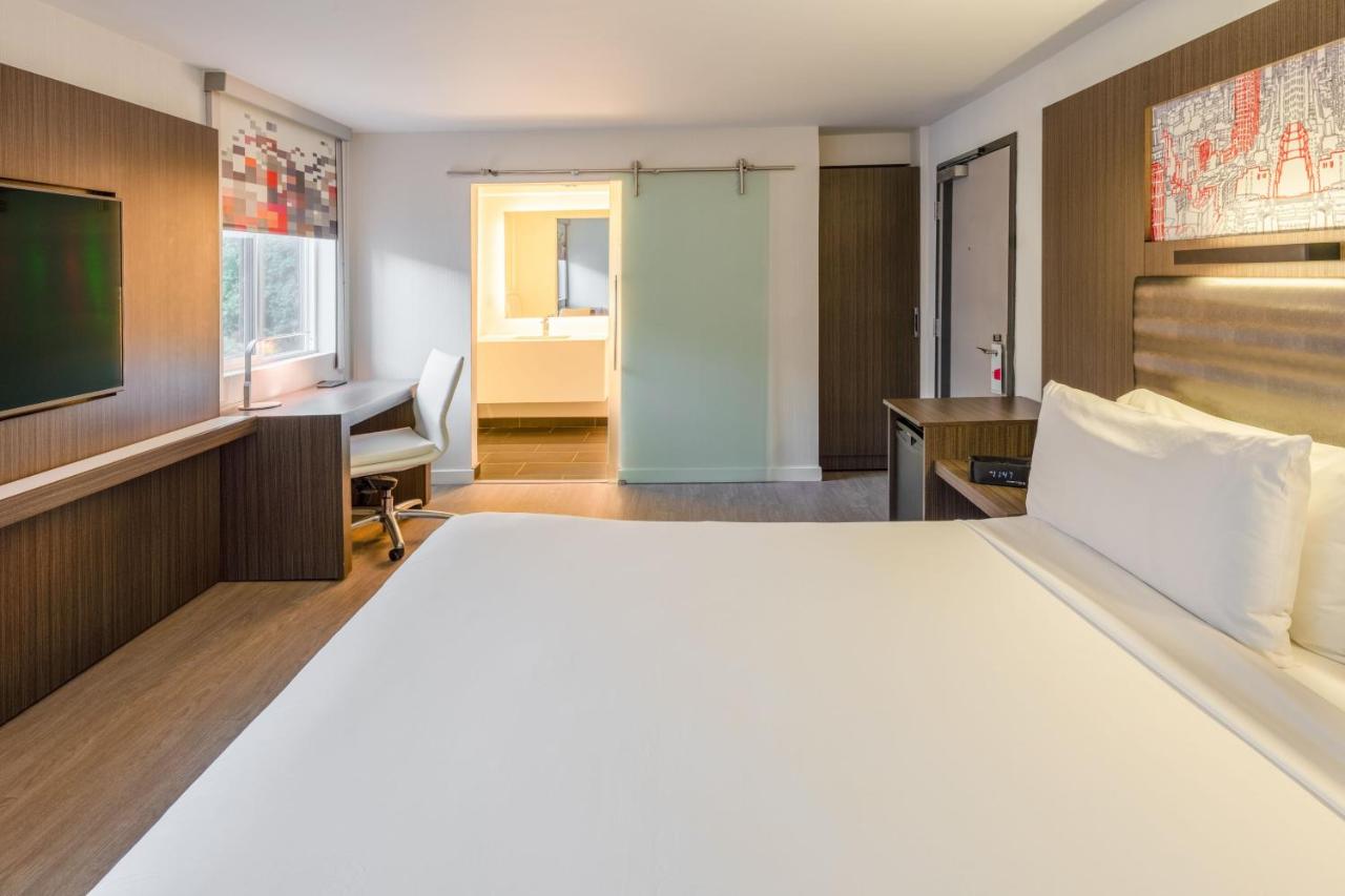 Breezy Guest Room, Guest room, 1 King at Aloft by Marriott Sunnyvale