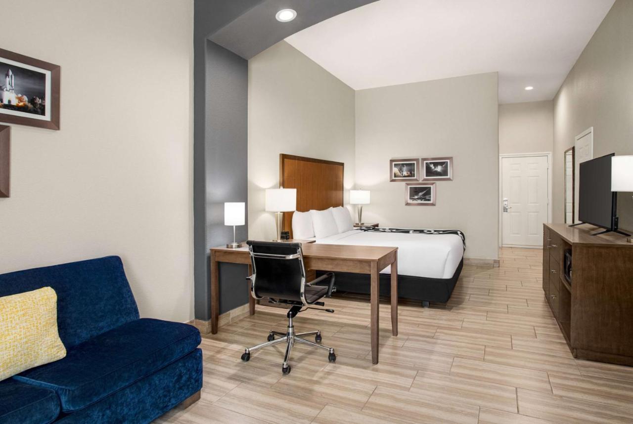 Executive King Room at La Quinta Inn & Suites by Wyndham Brownsville North