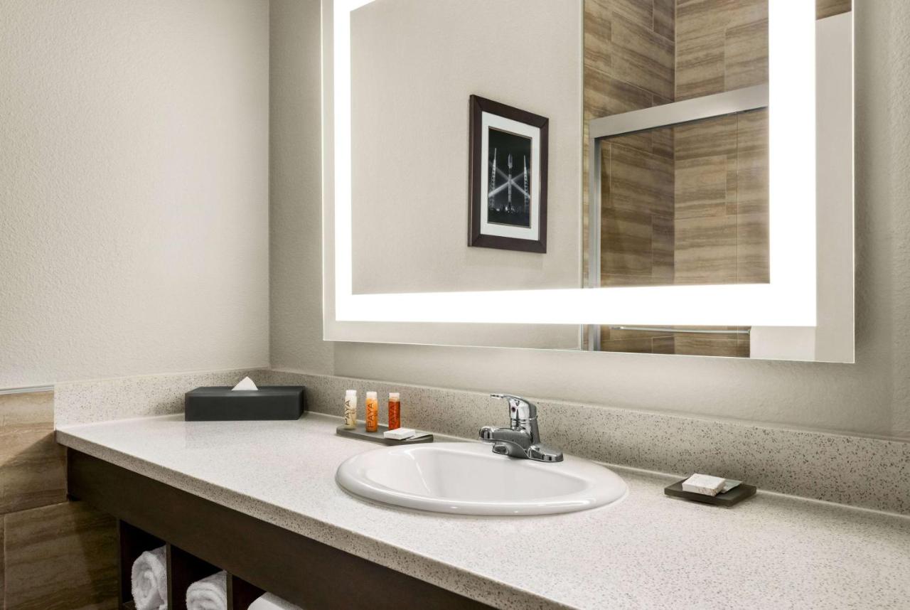 Executive King Room at La Quinta Inn & Suites by Wyndham Brownsville North