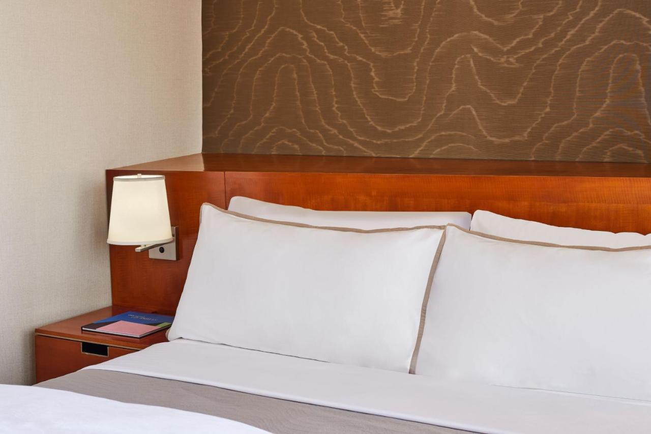 Guest room, 2 Double, City view at The Westin Bonaventure Hotel and Suites, Los Angeles