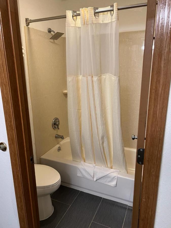 | Columbus Inn