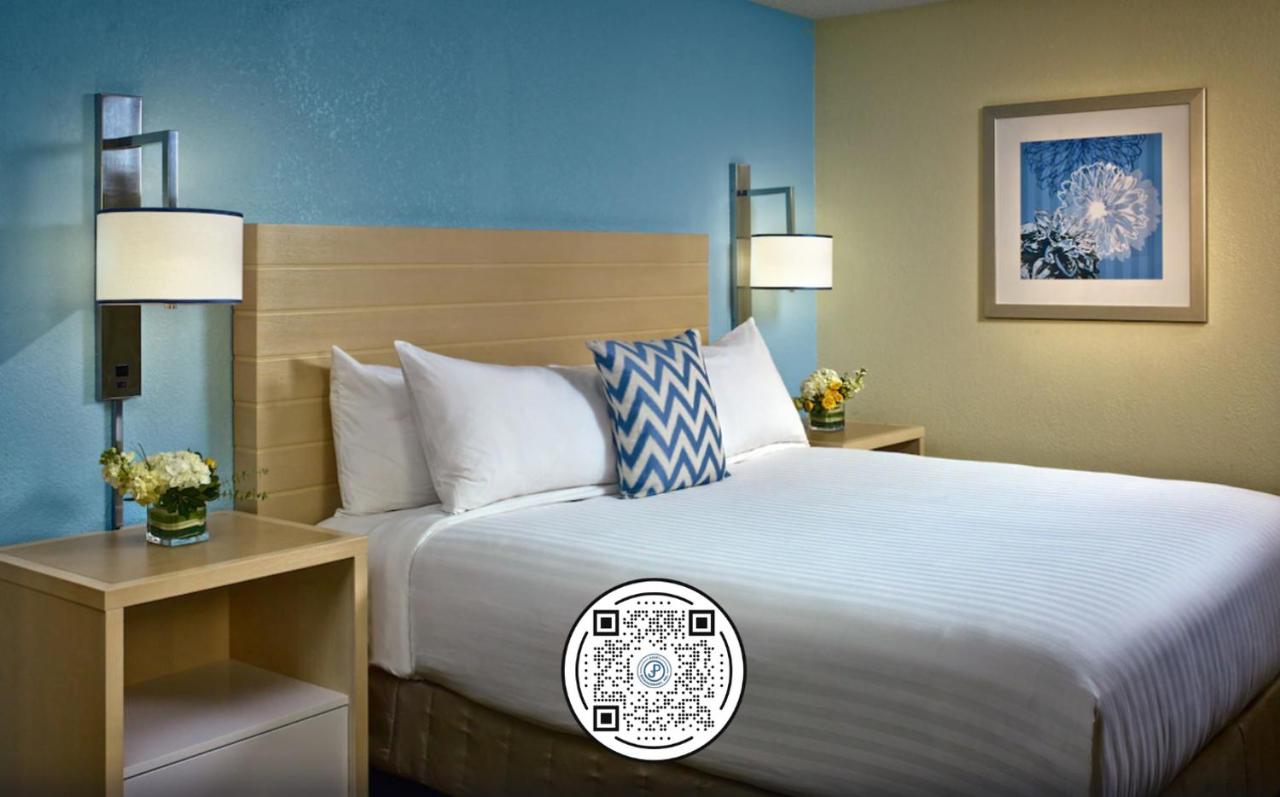 Queen Studio at Sonesta Simply Suites Memphis East Poplar Pike 