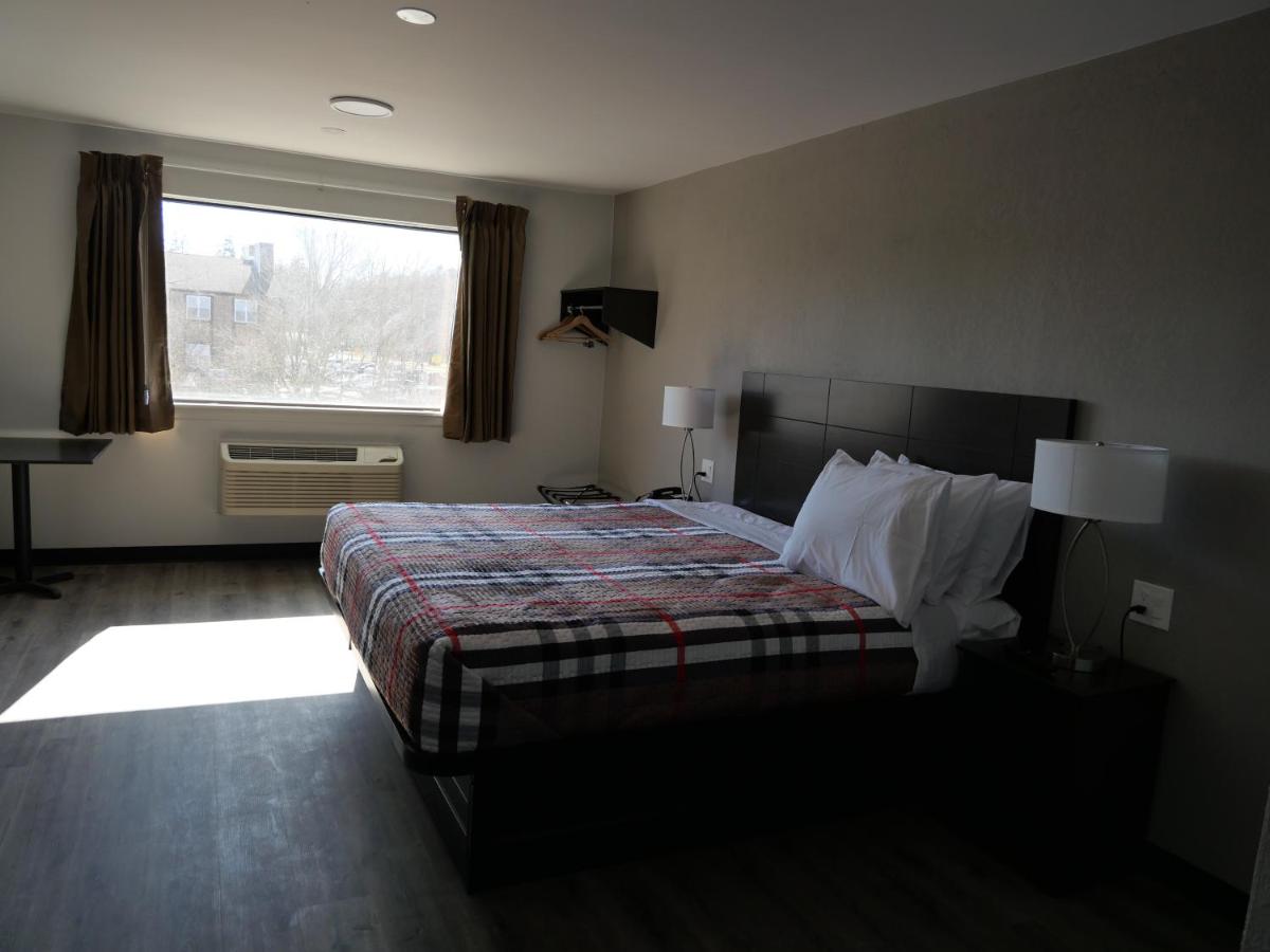 | Hilltop Express Inn