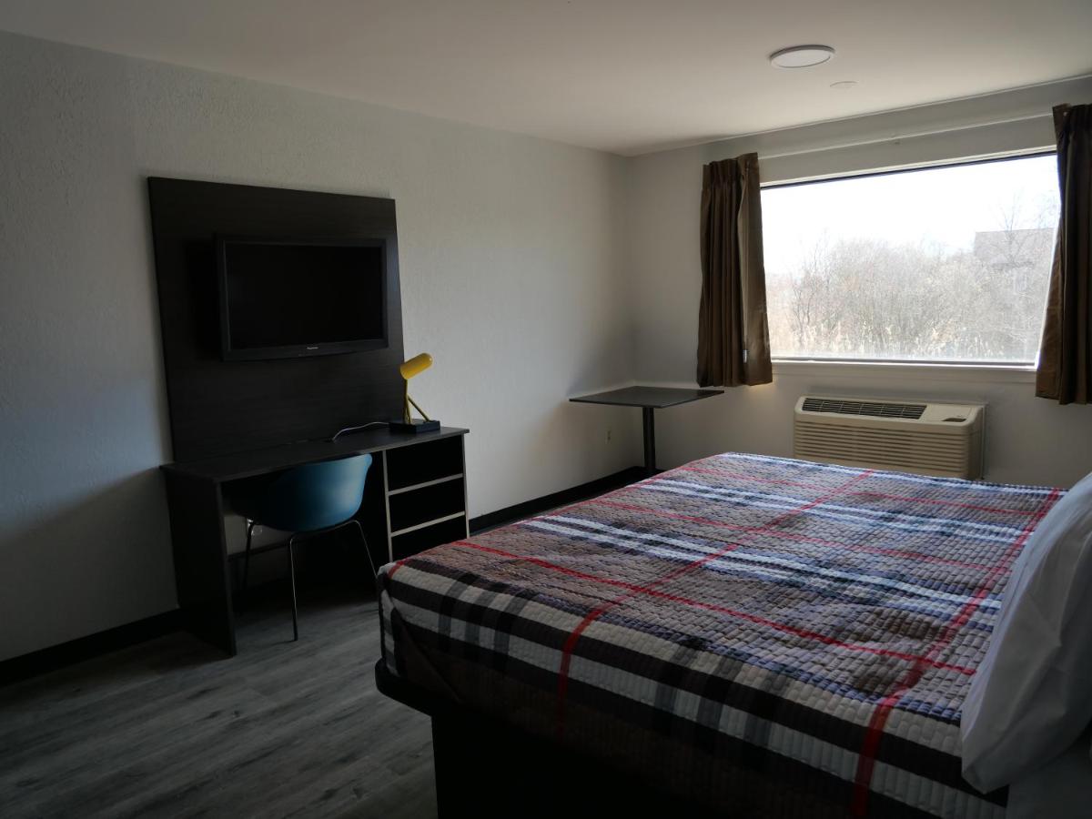 | Hilltop Express Inn