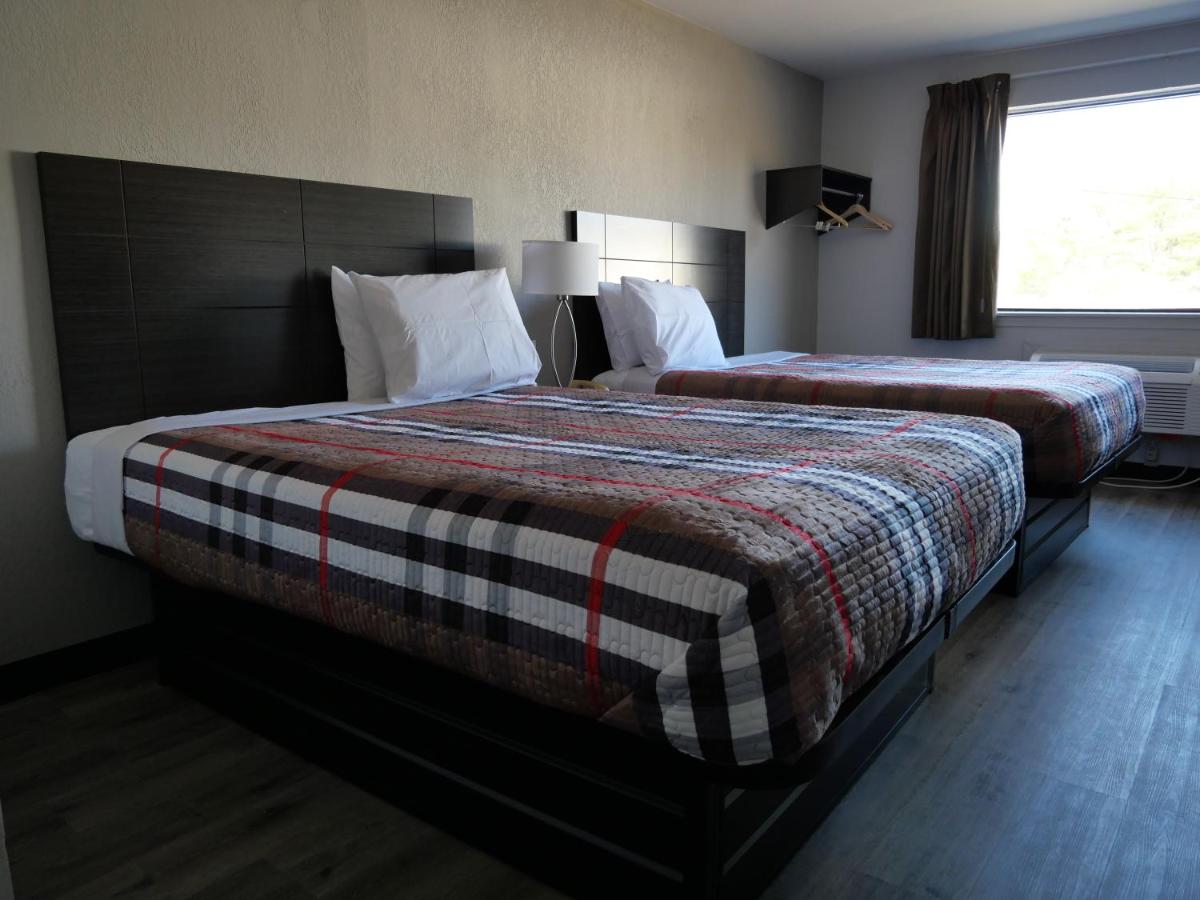| Hilltop Express Inn