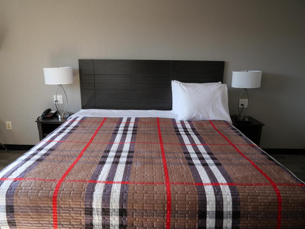 | Hilltop Express Inn