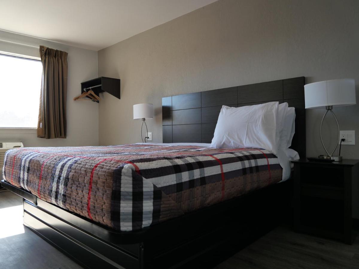 | Hilltop Express Inn