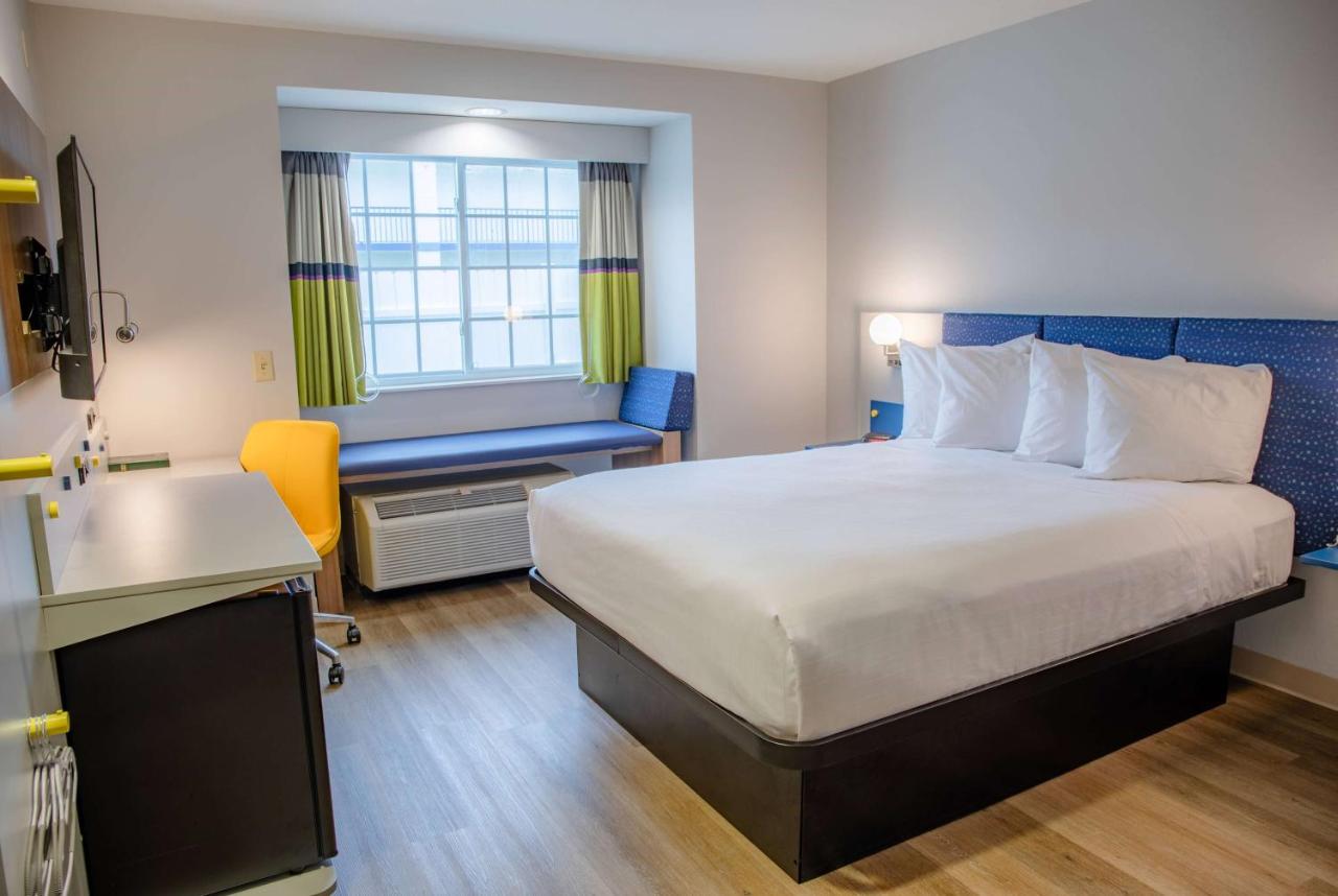 Queen Room - Non-Smoking at Microtel Inn & Suites by Wyndham Kingsland Naval Base I-95