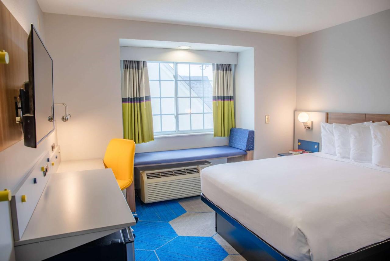 Queen Room - Accessible/Non-Smoking at Microtel Inn & Suites by Wyndham Kingsland Naval Base I-95