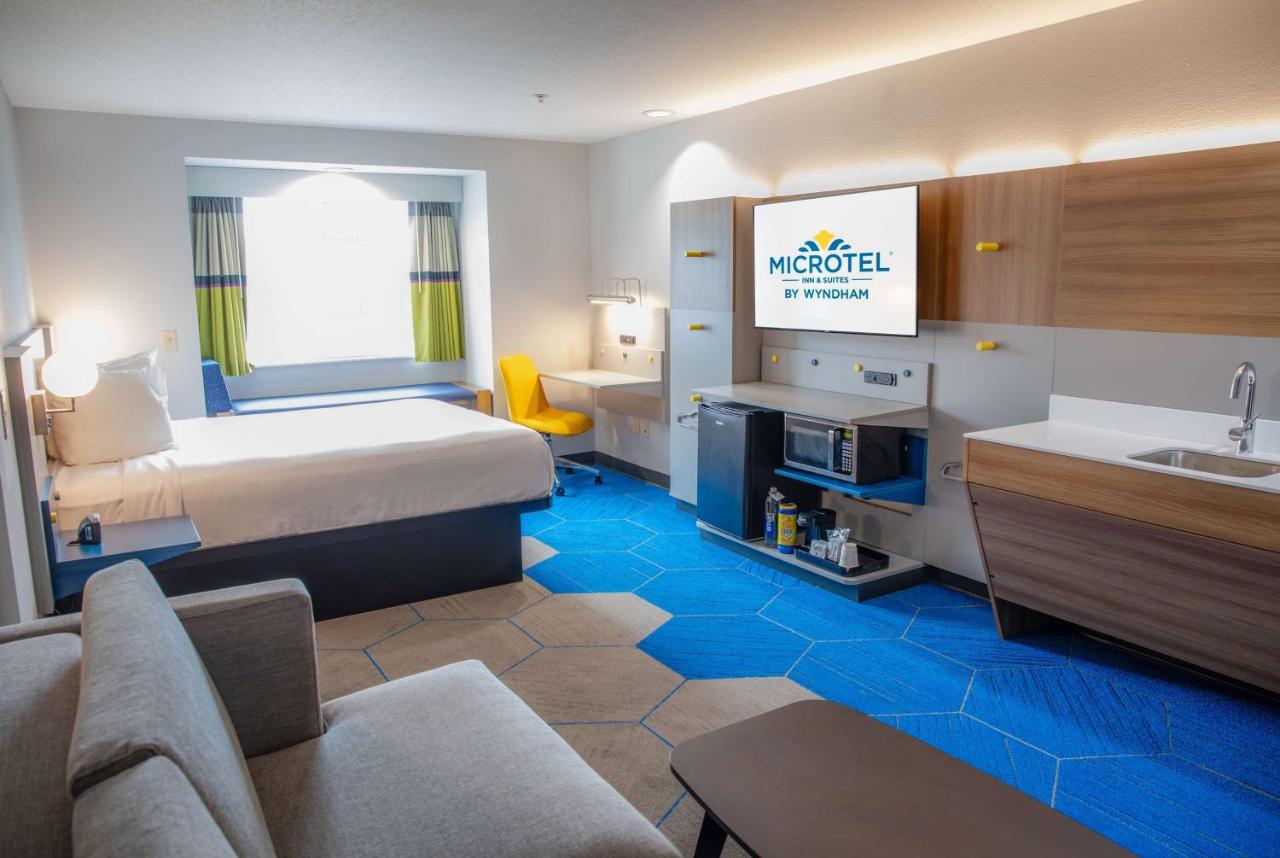 Queen Studio Suite - Non-Smoking at Microtel Inn & Suites by Wyndham Kingsland Naval Base I-95