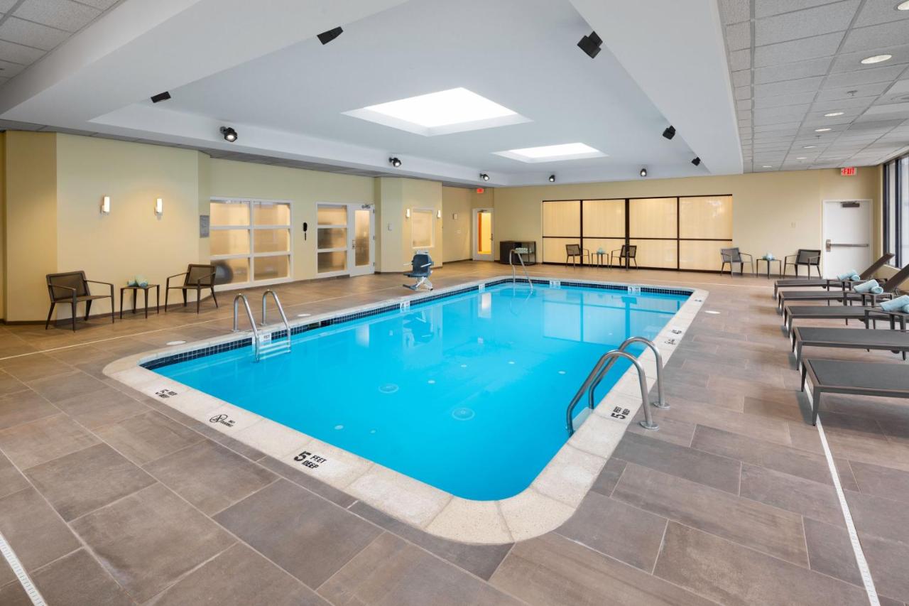 | Courtyard Shelton