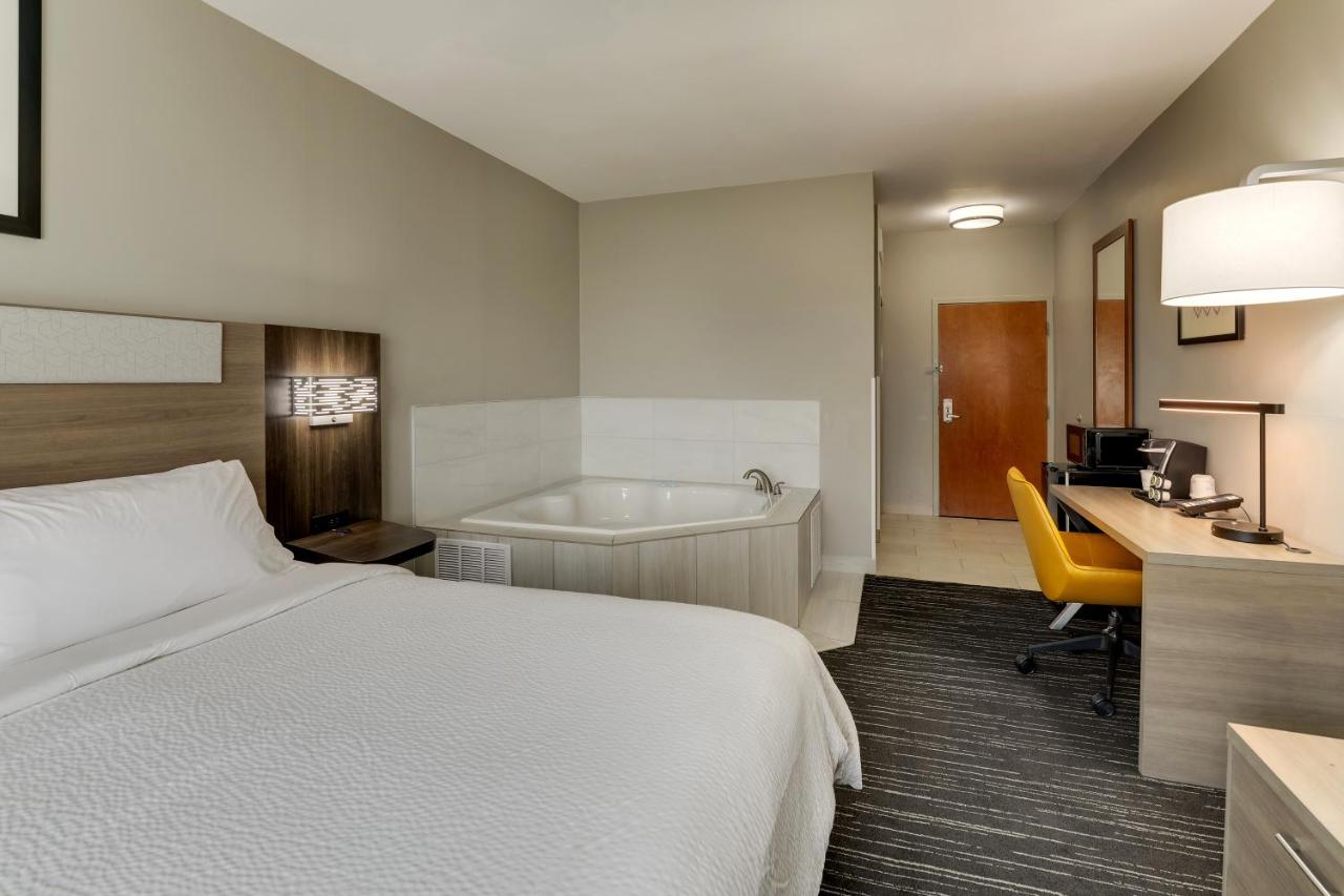 | Holiday Inn Express Hotel & Suites Bryan-Montpelier, an IHG Hotel