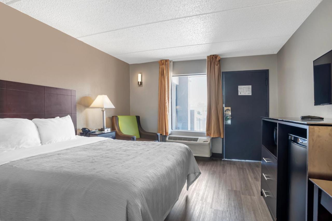Queen Room - Non-Smoking at Quality Inn Simpsonville - Greenville