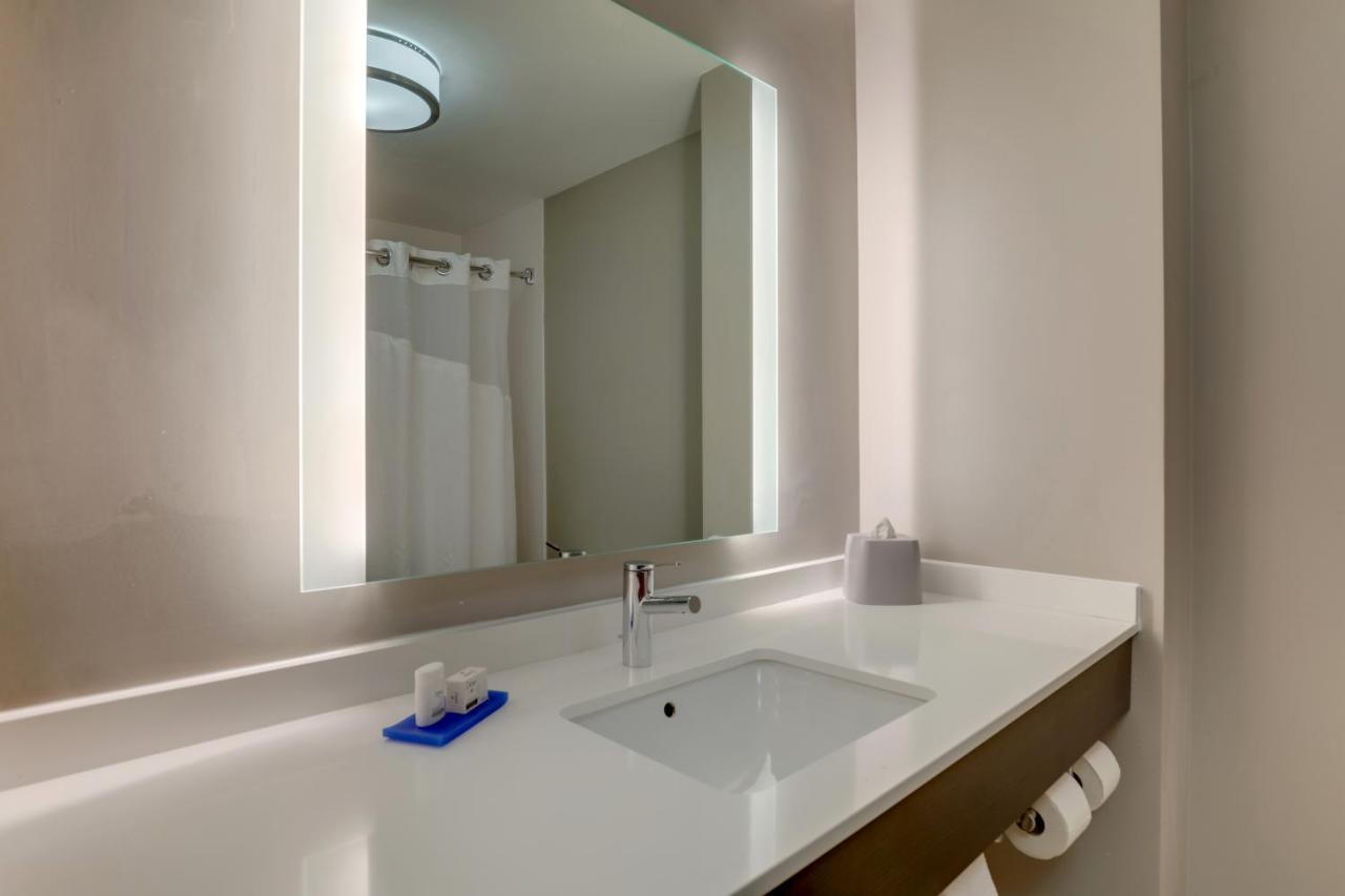 | Holiday Inn Express Hotel & Suites Bryan-Montpelier, an IHG Hotel