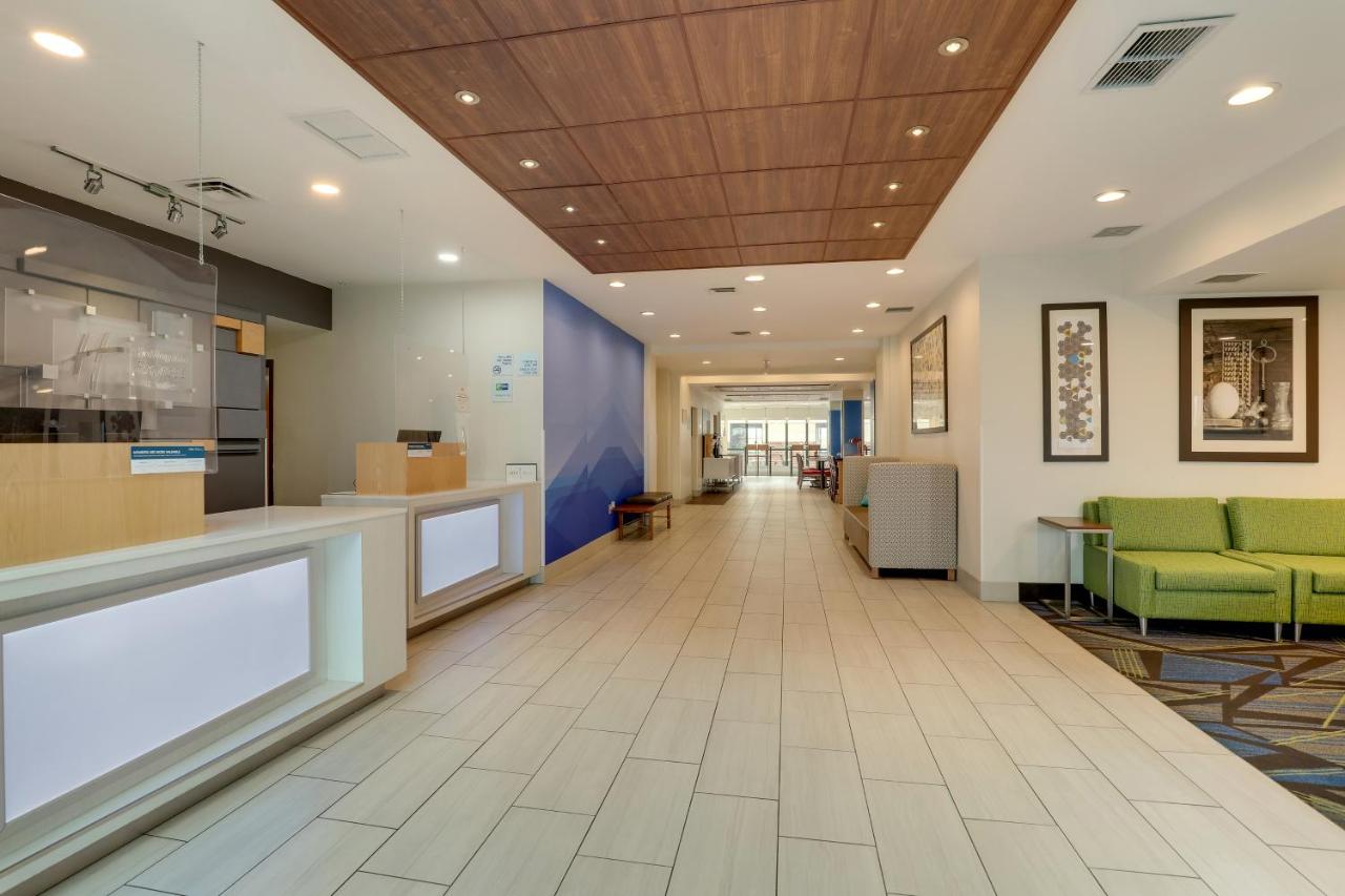 | Holiday Inn Express Hotel & Suites Bryan-Montpelier, an IHG Hotel