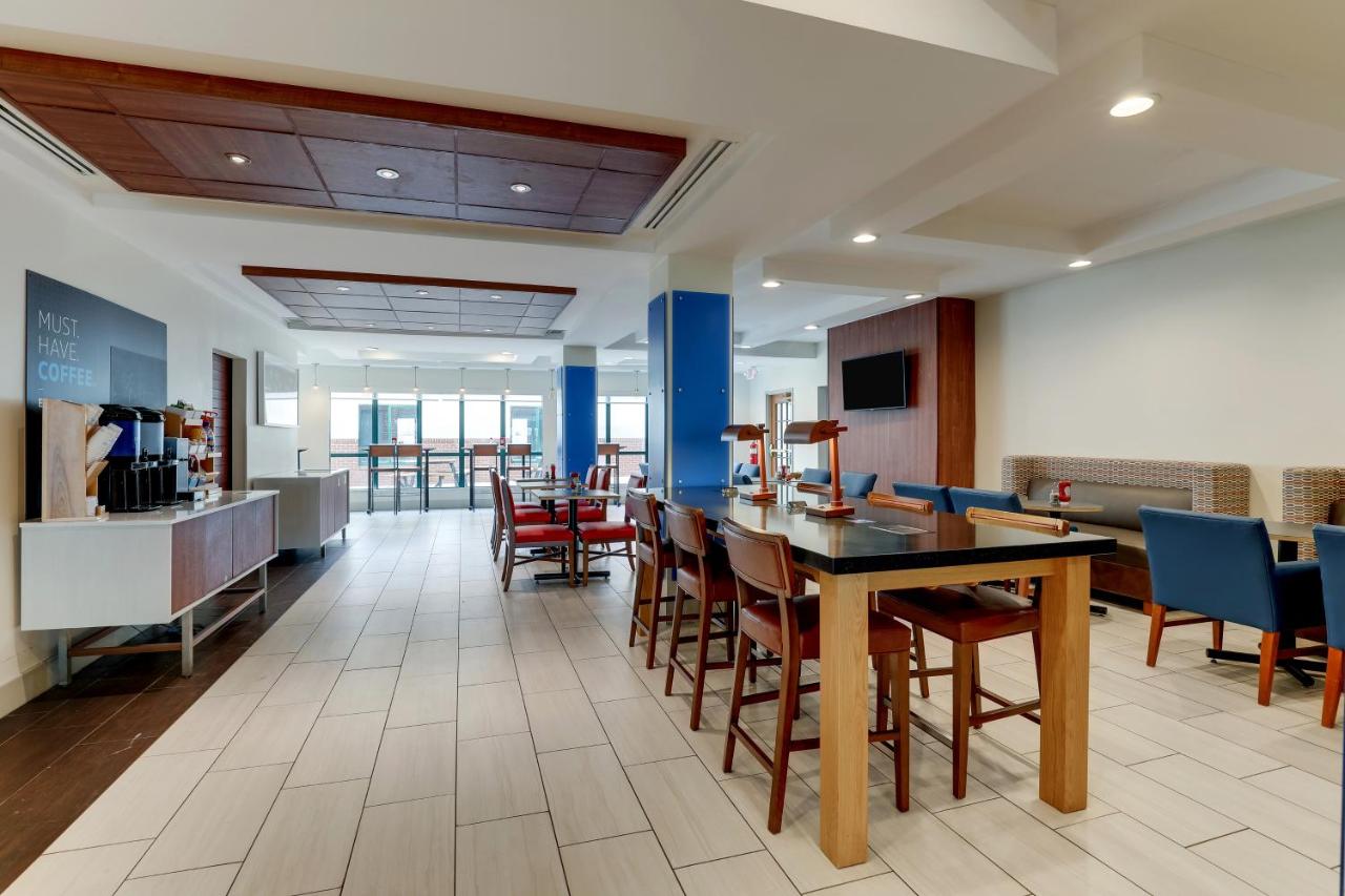 | Holiday Inn Express Hotel & Suites Bryan-Montpelier, an IHG Hotel