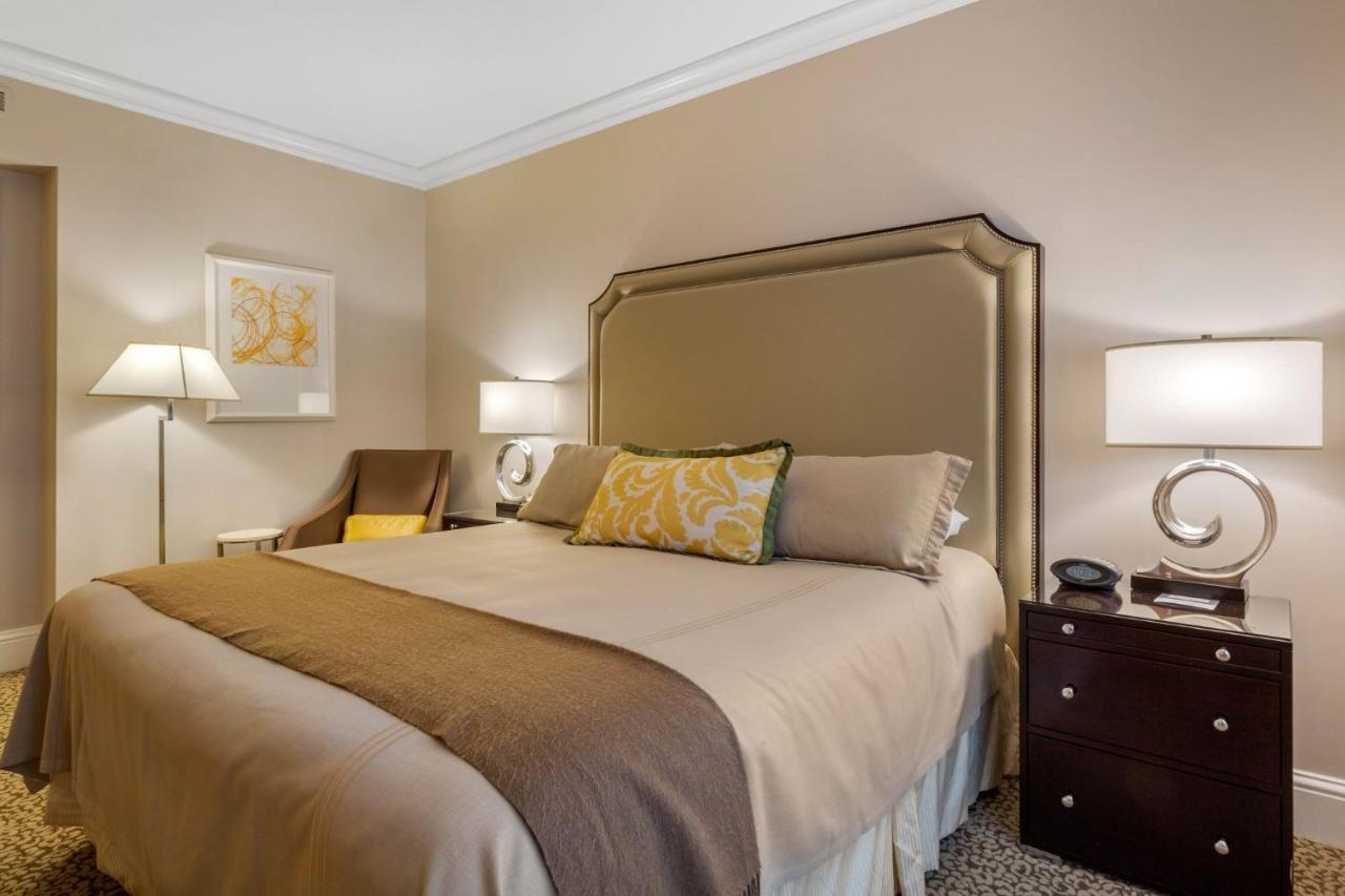 Deluxe Room, 1 King Bed at Omni Berkshire Place
