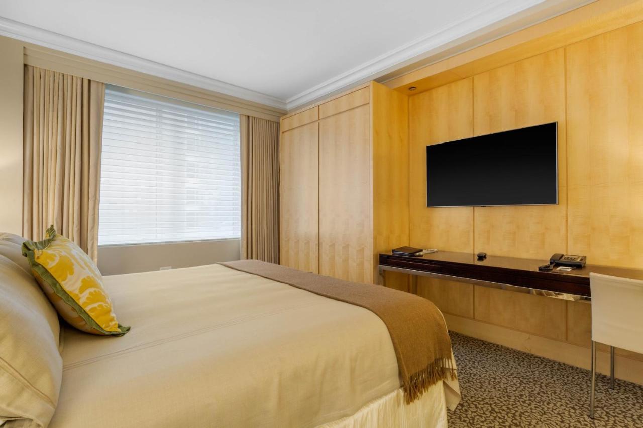 Deluxe Room, 1 King Bed at Omni Berkshire Place