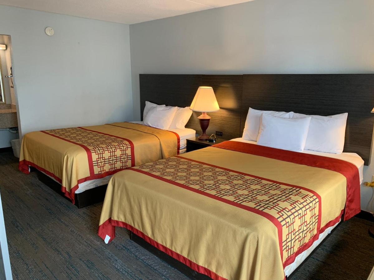 Queen Room with Two Queen Beds - Non-Smoking at Pigeon Forge Parkway Inn