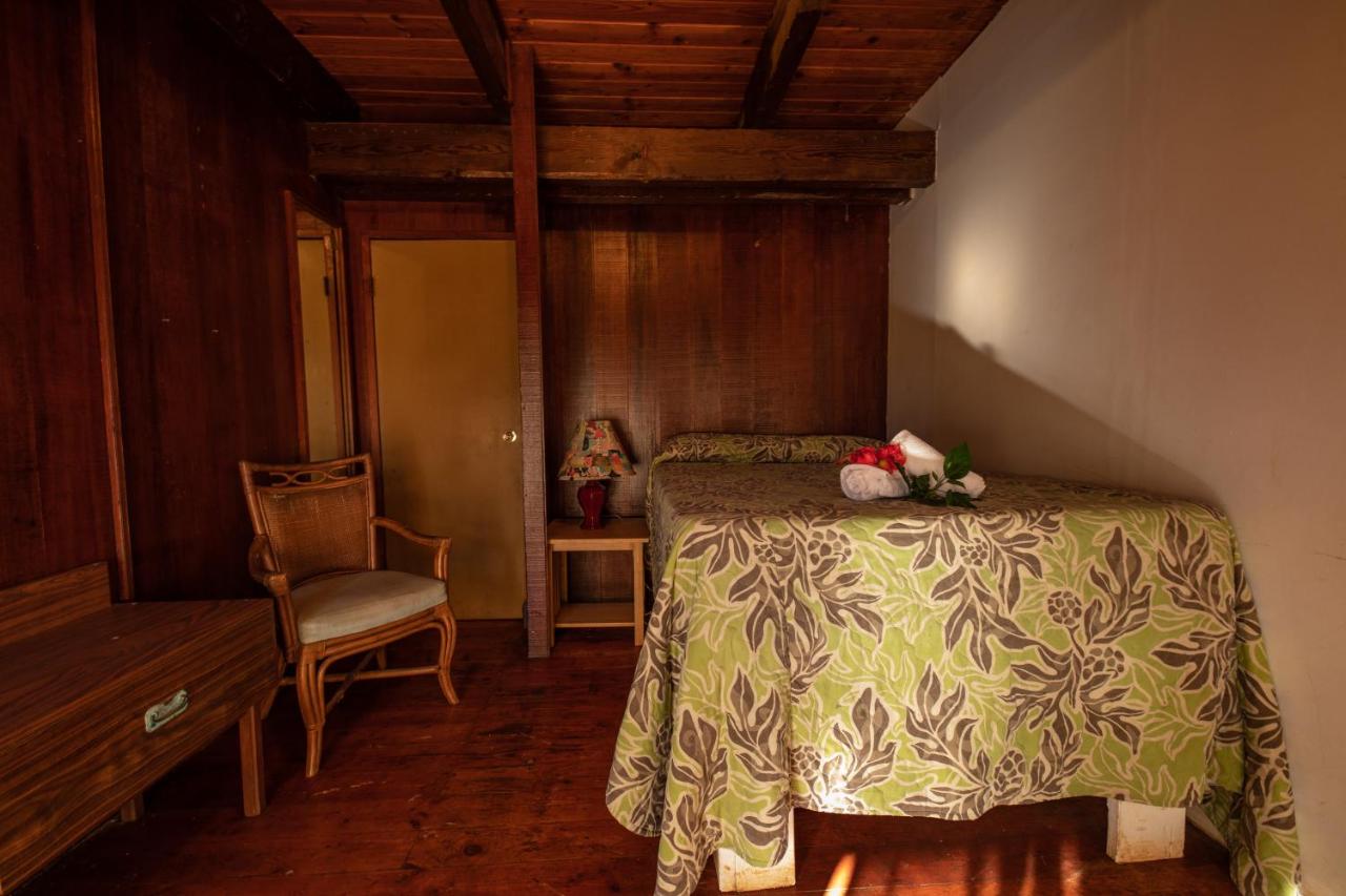 | Backpackers Vacation Inn and Plantation Village