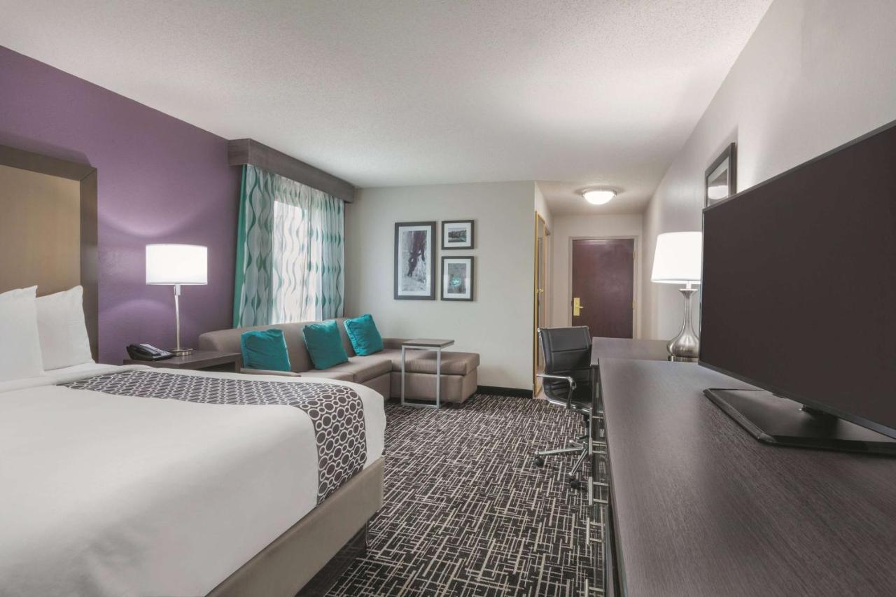Executive King Room with Sofa Bed at La Quinta Inn & Suites by Wyndham Covington