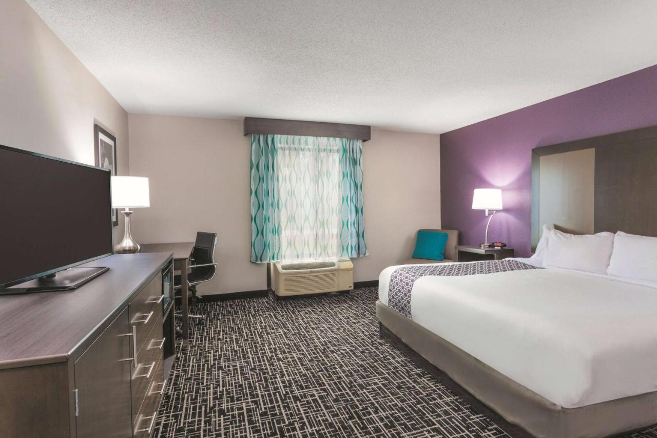 King Room - Mobility Access/Non-Smoking at La Quinta Inn & Suites by Wyndham Covington