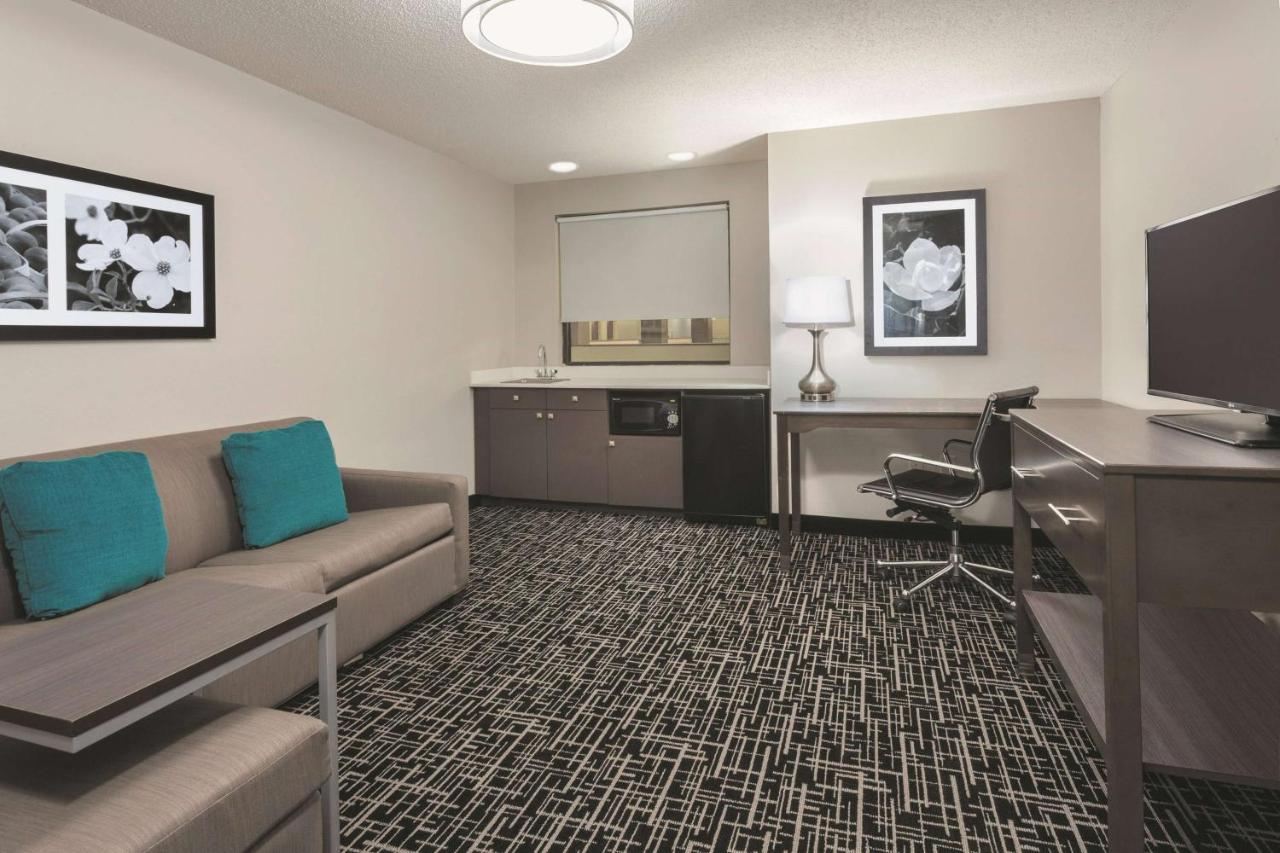 King Suite at La Quinta Inn & Suites by Wyndham Covington