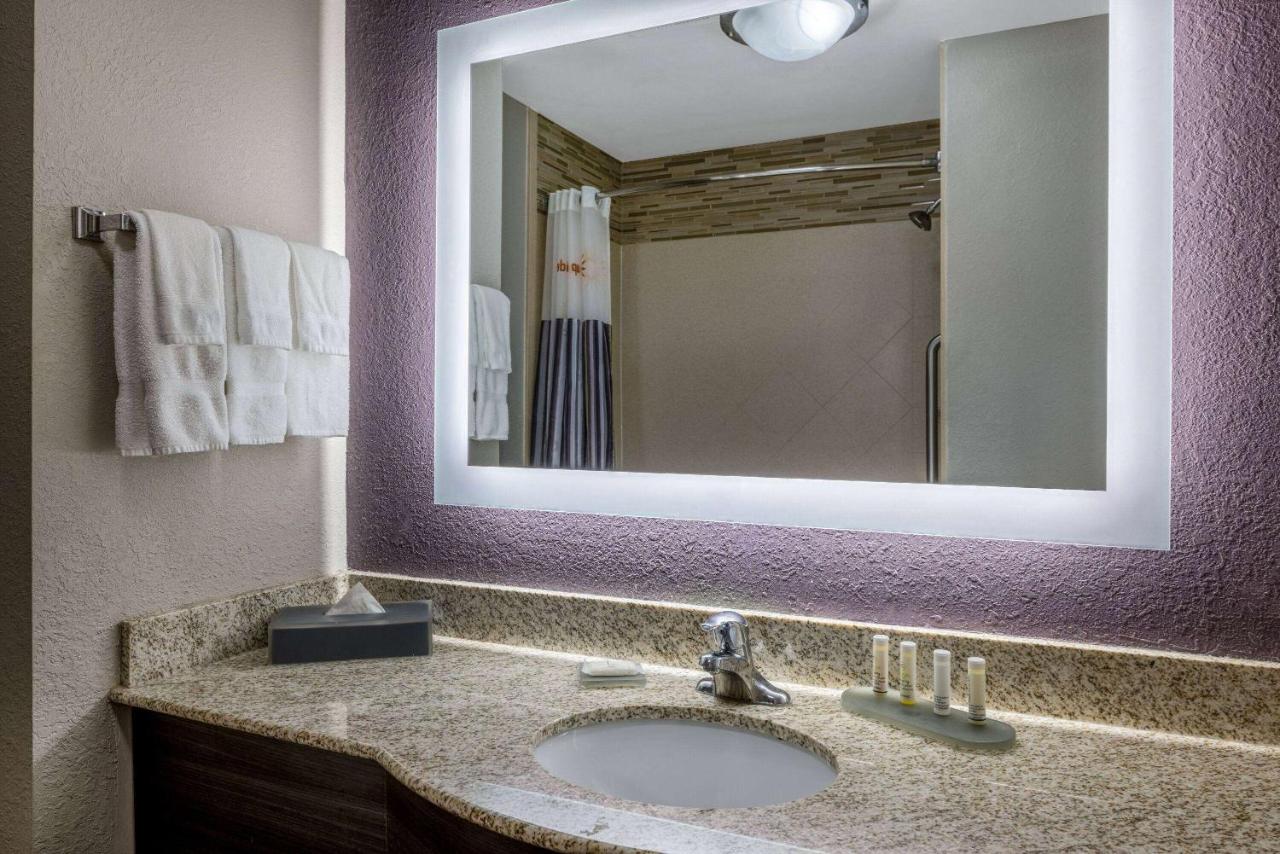 King Suite at La Quinta Inn & Suites by Wyndham Covington