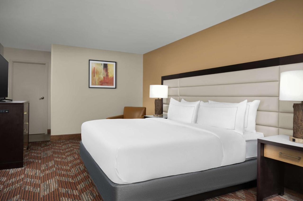| Holiday Inn Greensboro Airport