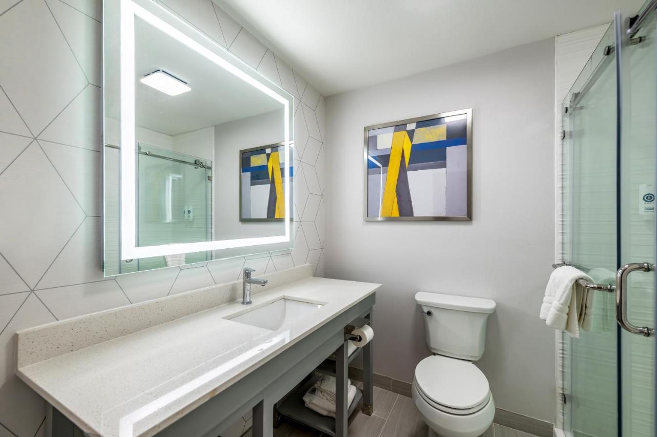 King Suite - Accessible/Non-Smoking at Comfort Suites Longview North