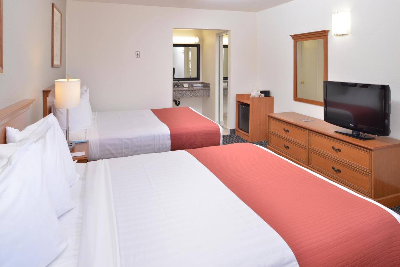 Queen Room with Two Queen Beds - Non-Smoking at Pleasant Inn