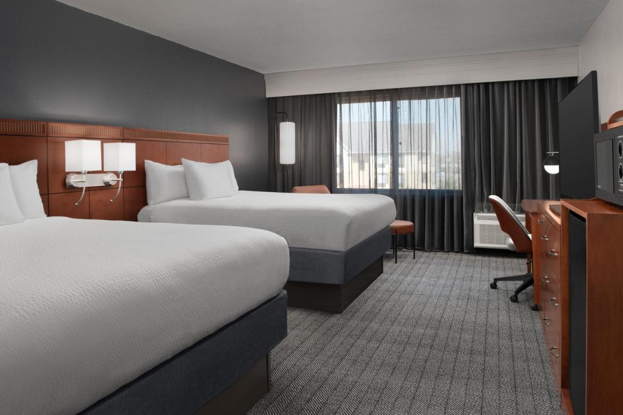 Queen Room with Two Queen Beds at Courtyard by Marriott Panama City