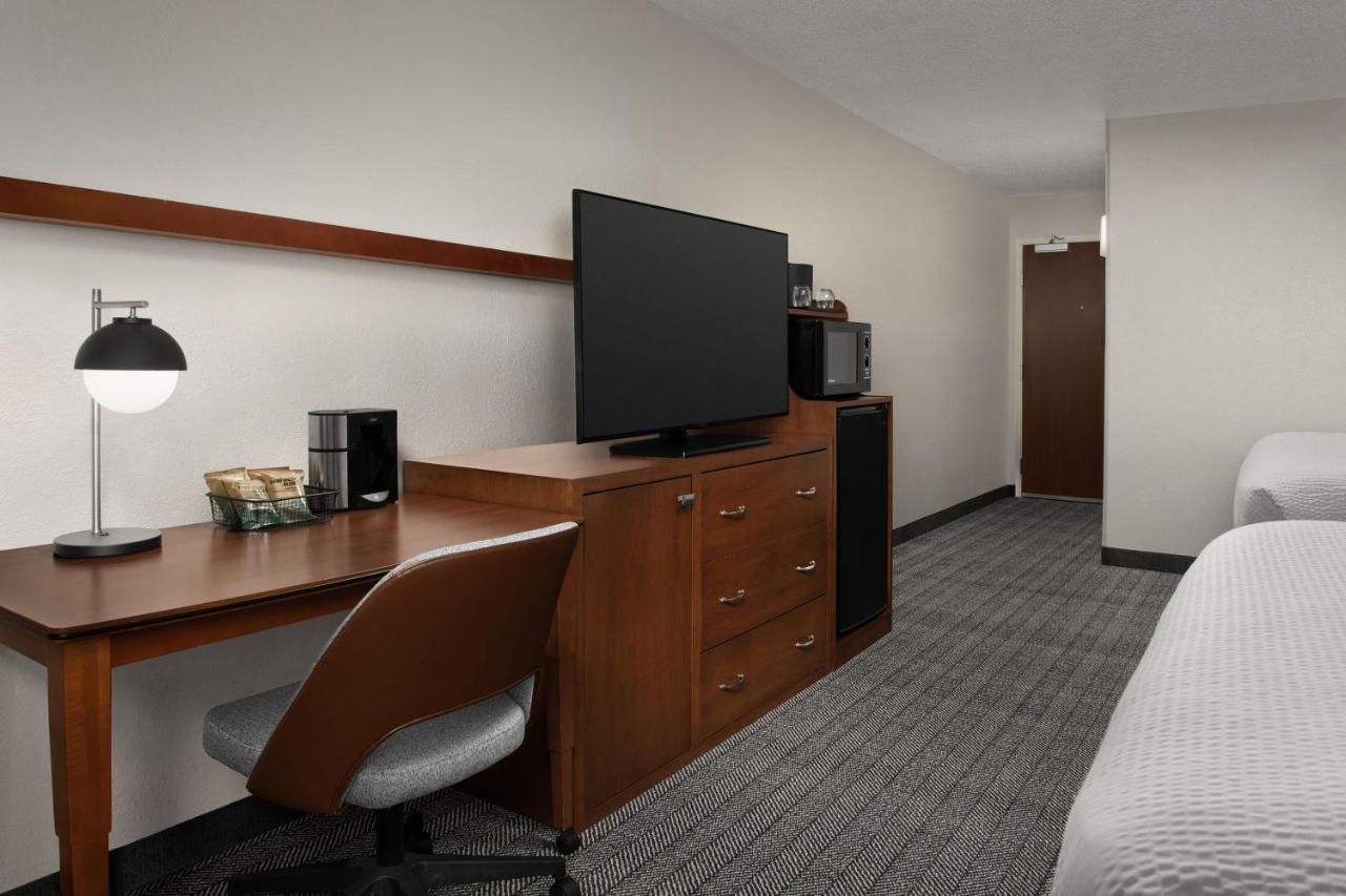Queen Room with Two Queen Beds at Courtyard by Marriott Panama City