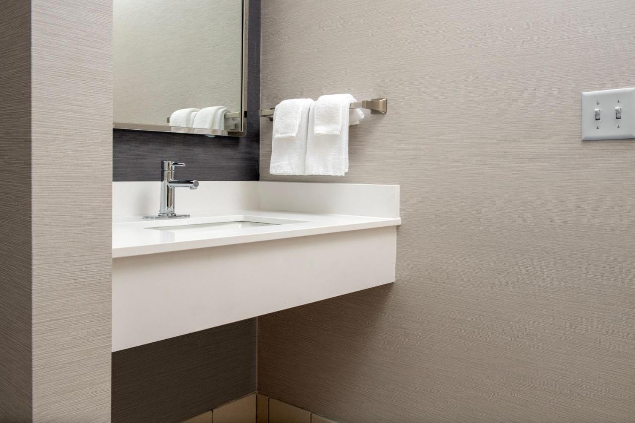 King Room with Sofa Bed at Courtyard by Marriott Panama City