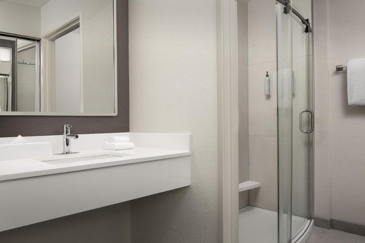 King Room with Sofa Bed at Courtyard by Marriott Panama City