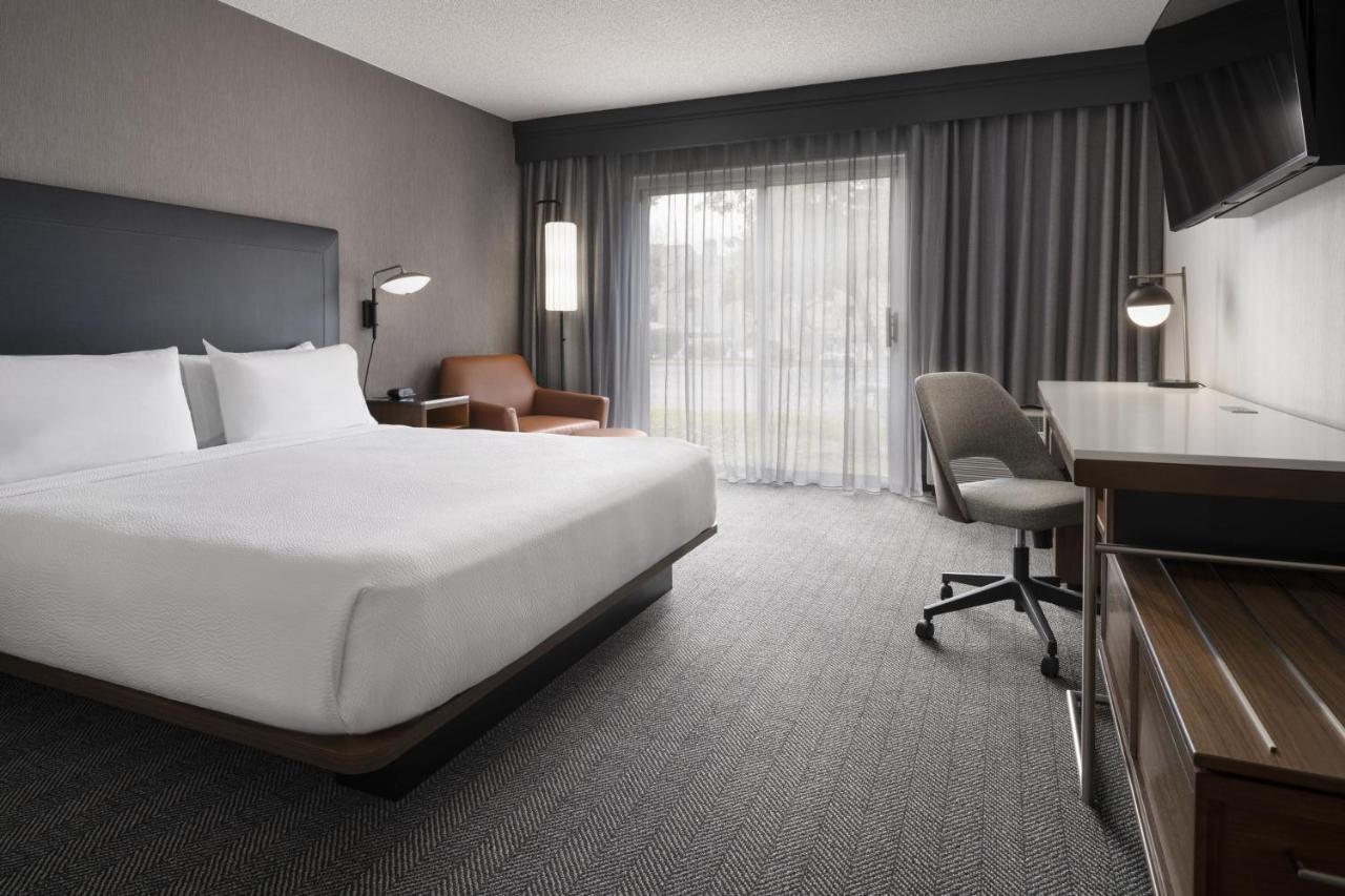King Room with Courtyard View at Courtyard by Marriott San Mateo Foster City