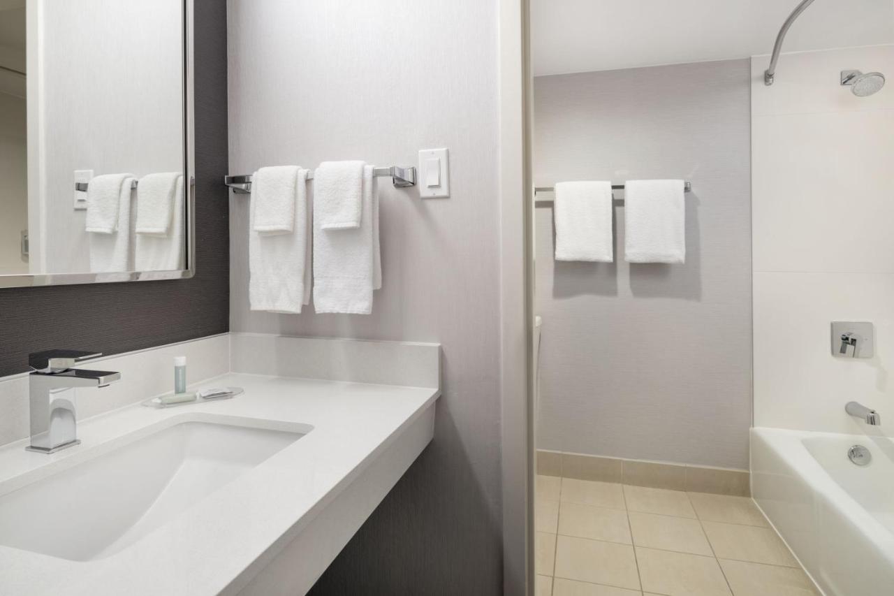 King Room with Courtyard View at Courtyard by Marriott San Mateo Foster City