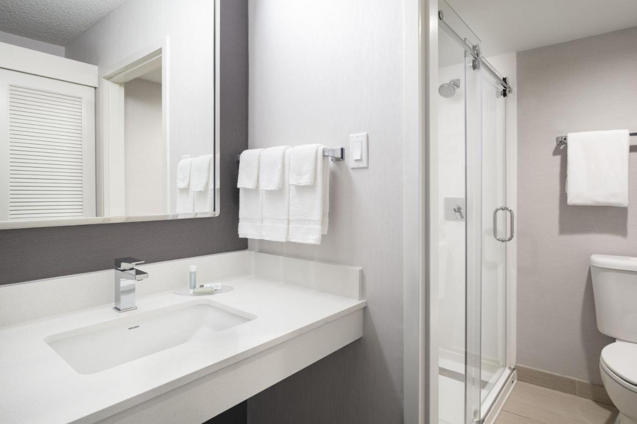King Room with Courtyard View at Courtyard by Marriott San Mateo Foster City