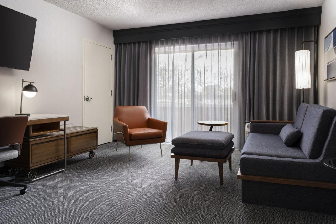 Newly Renovated Rooms, Suite, 1 King, Sofa bed at Courtyard by Marriott San Mateo Foster City