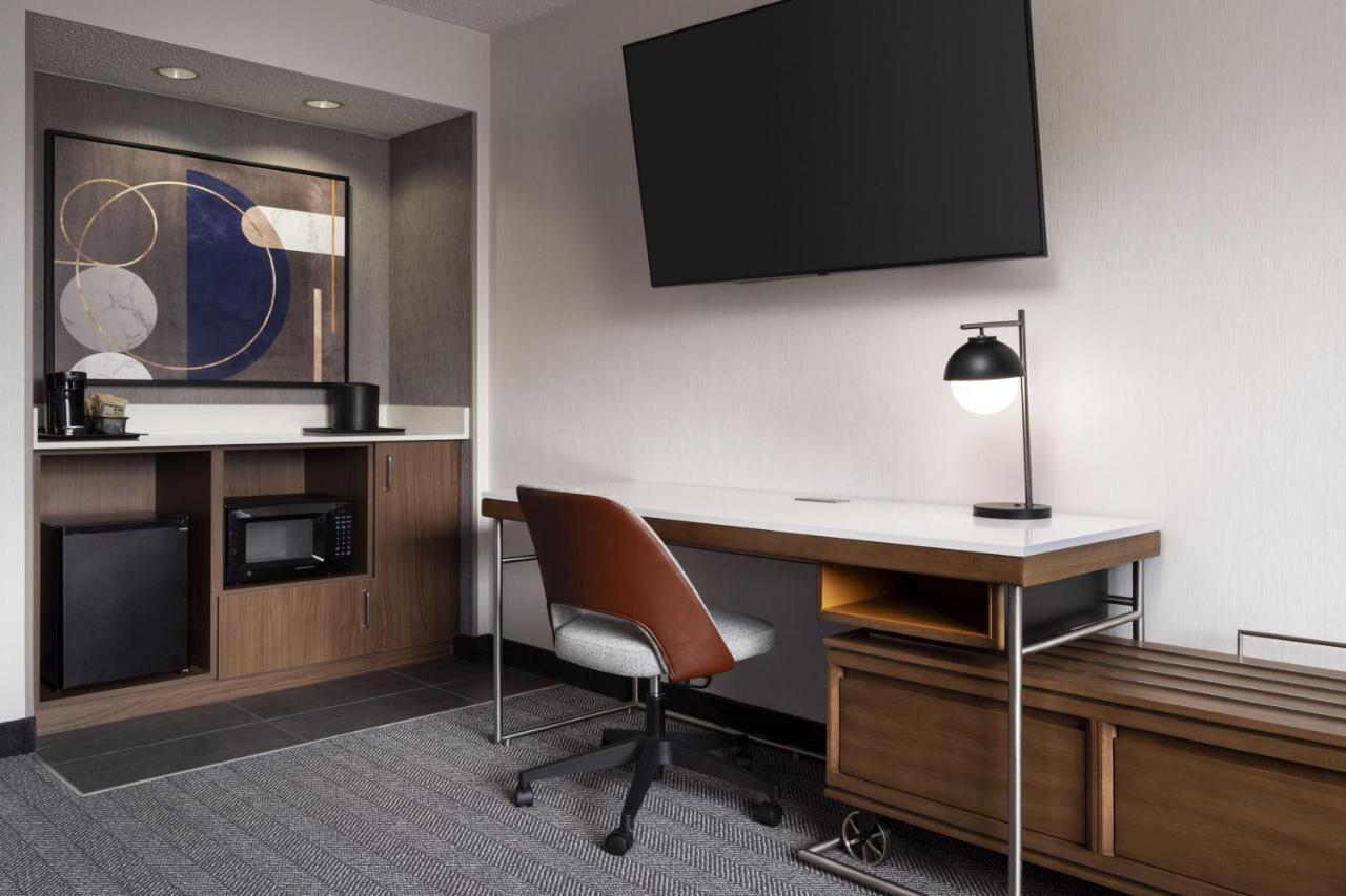 Newly Renovated Rooms, Suite, 1 King, Sofa bed at Courtyard by Marriott San Mateo Foster City