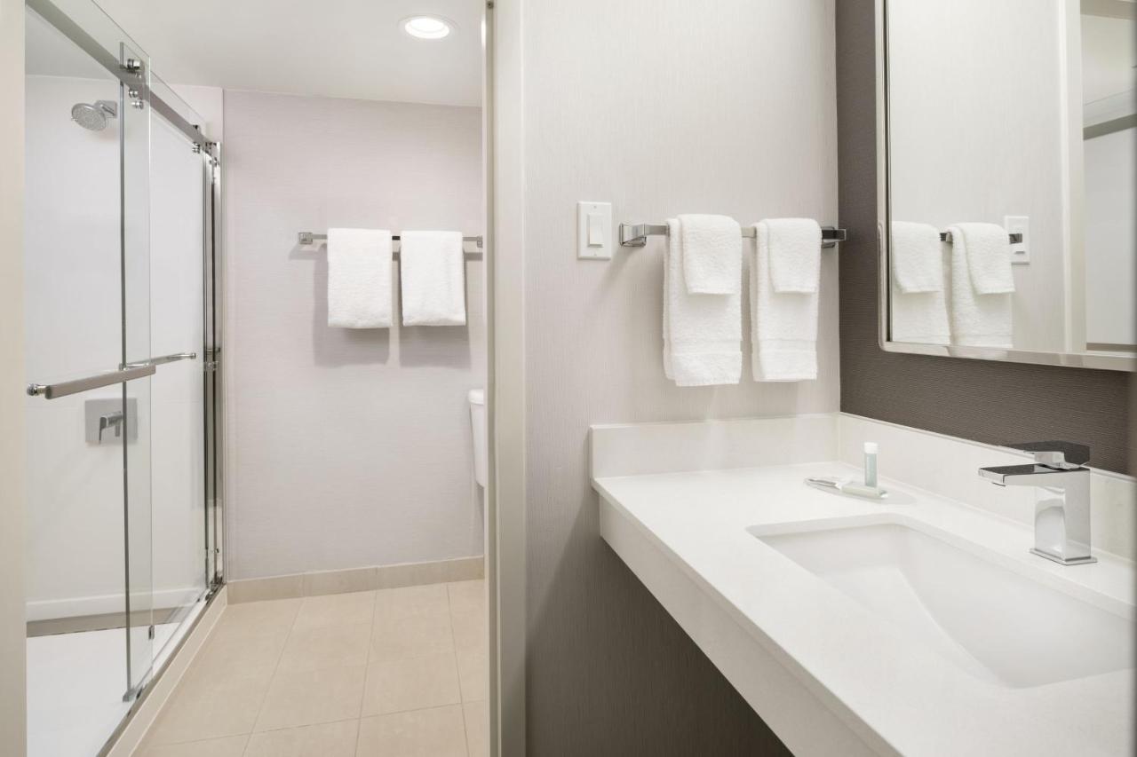 Newly Renovated Rooms, Suite, 1 King, Sofa bed at Courtyard by Marriott San Mateo Foster City