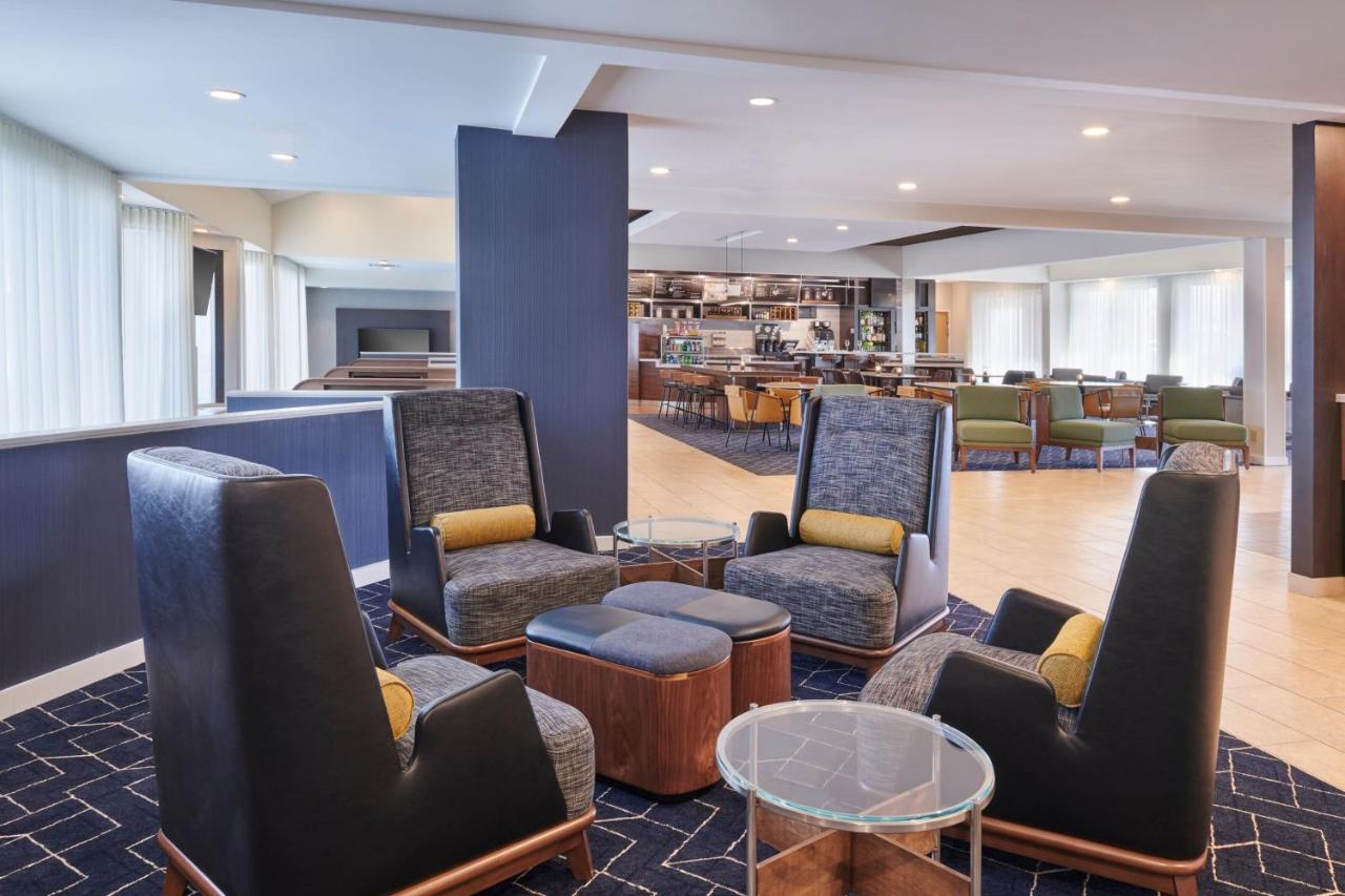 | Courtyard by Marriott Detroit Livonia