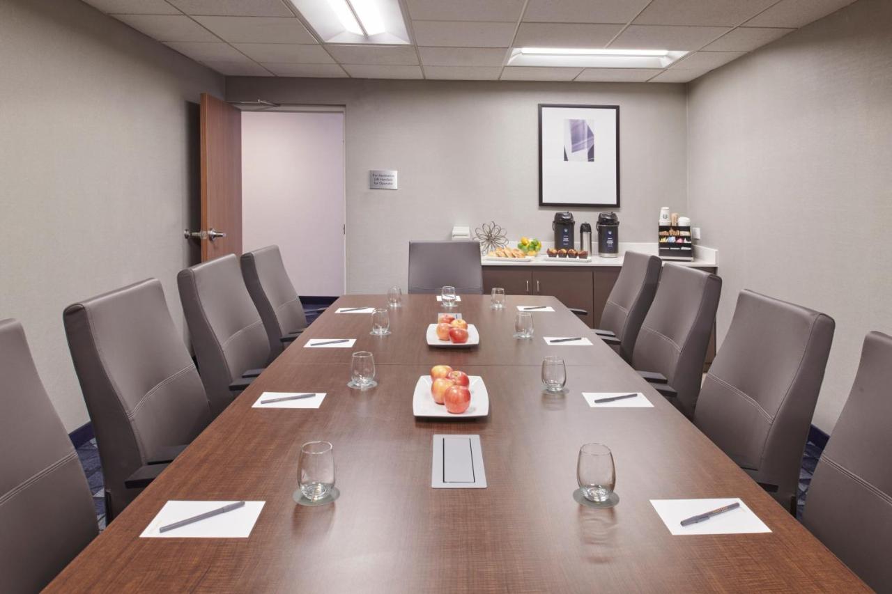 | Courtyard by Marriott Detroit Livonia