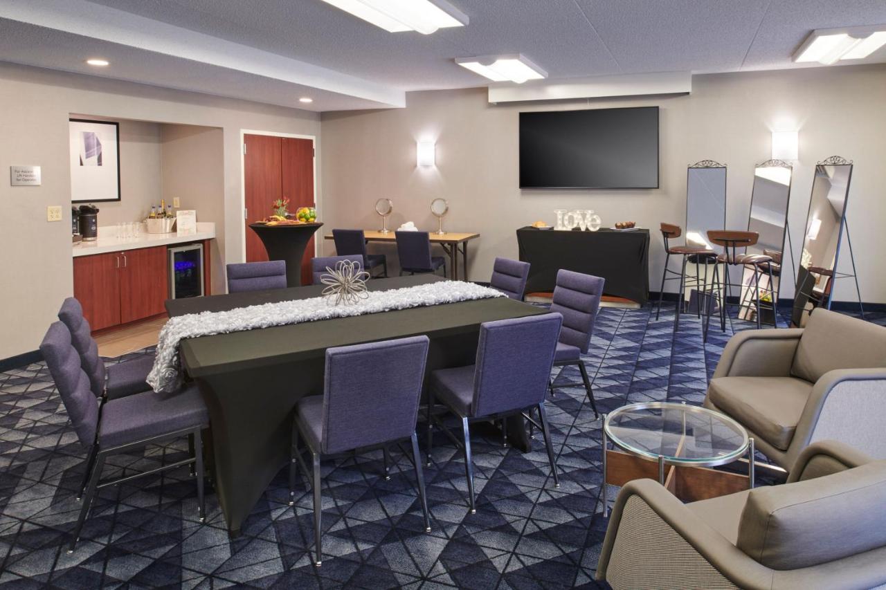 | Courtyard by Marriott Detroit Livonia
