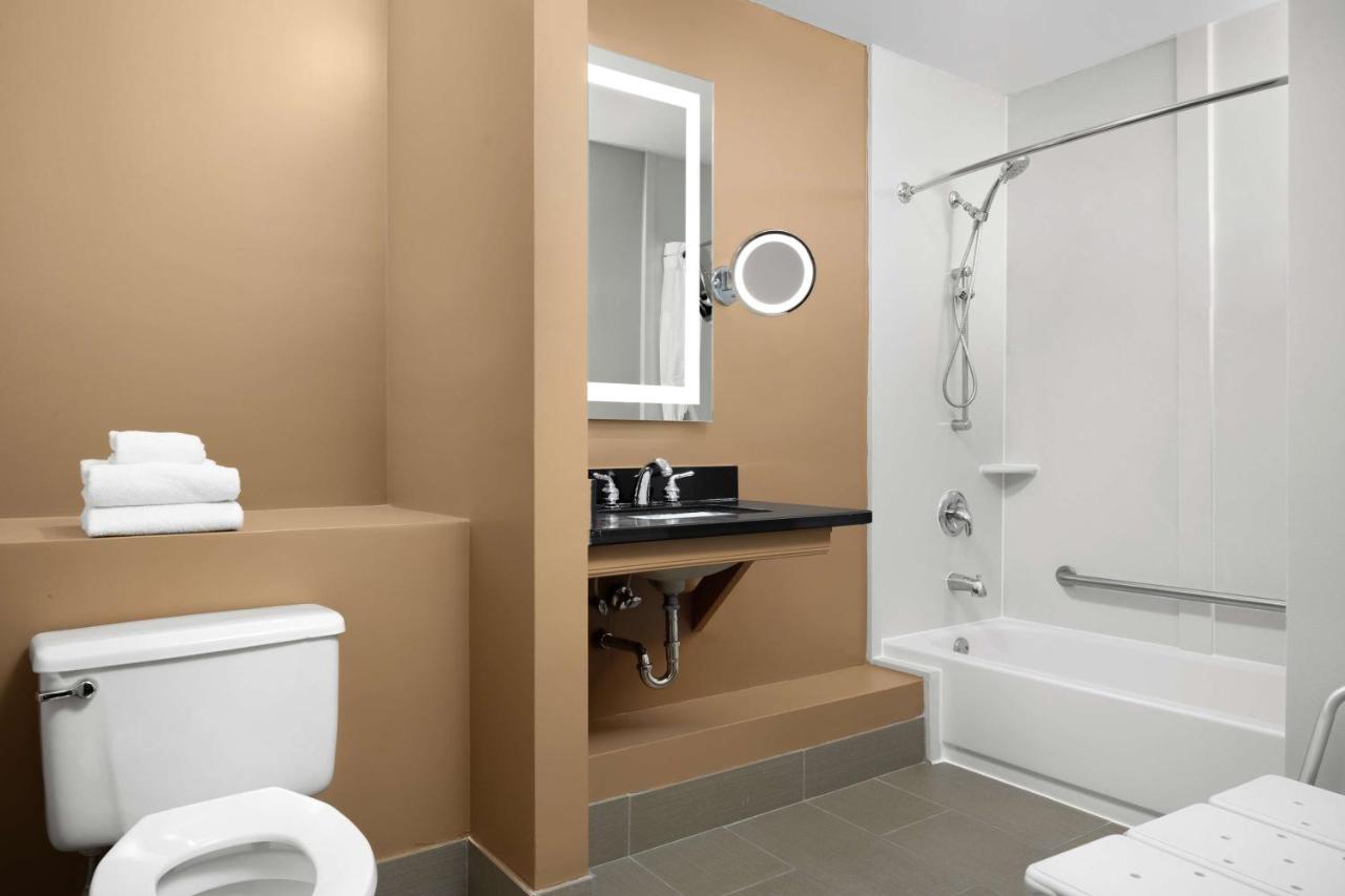 | Holiday Inn Greensboro Airport