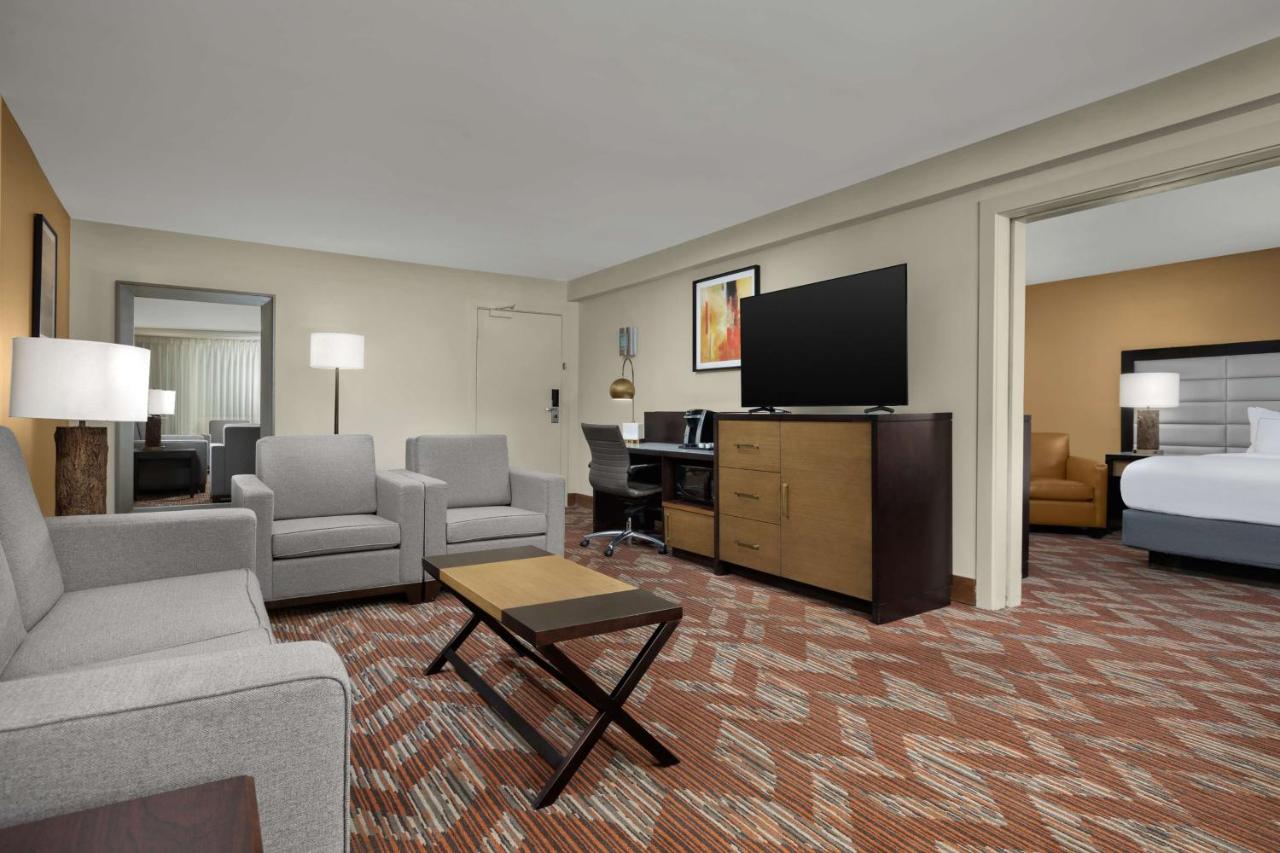 | Holiday Inn Greensboro Airport