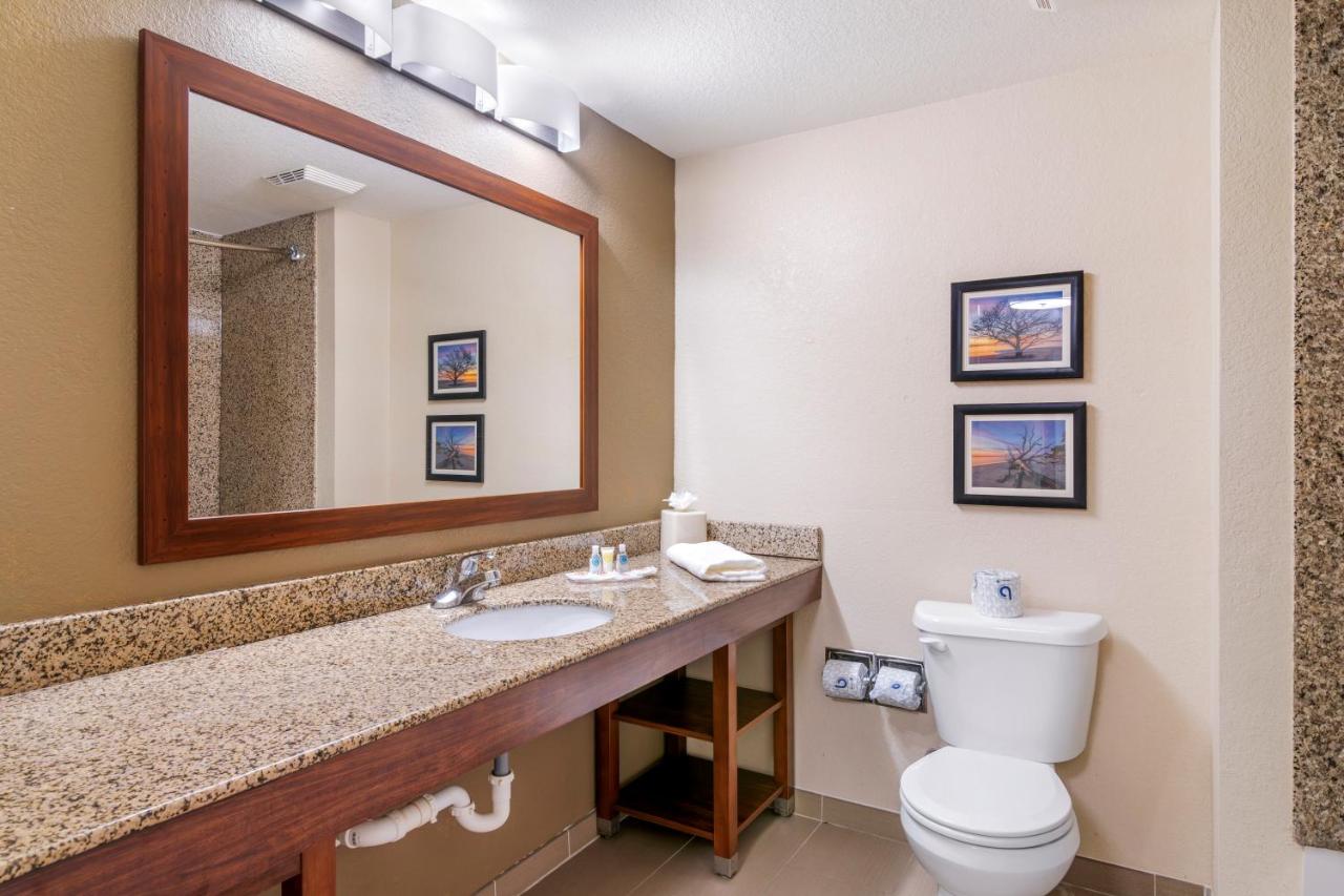 King Suite - Non-Smoking at Comfort Suites Brunswick